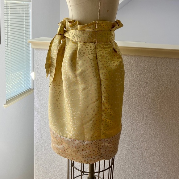 Brocade paper-bag waisted skirt with fabric belt - Picture 4 of 7